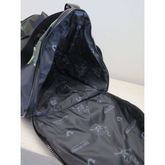 True Religion TR101809 Unisex Medium Camo Tulo Duffle Gym Bag $99 - Picture 7 of 12